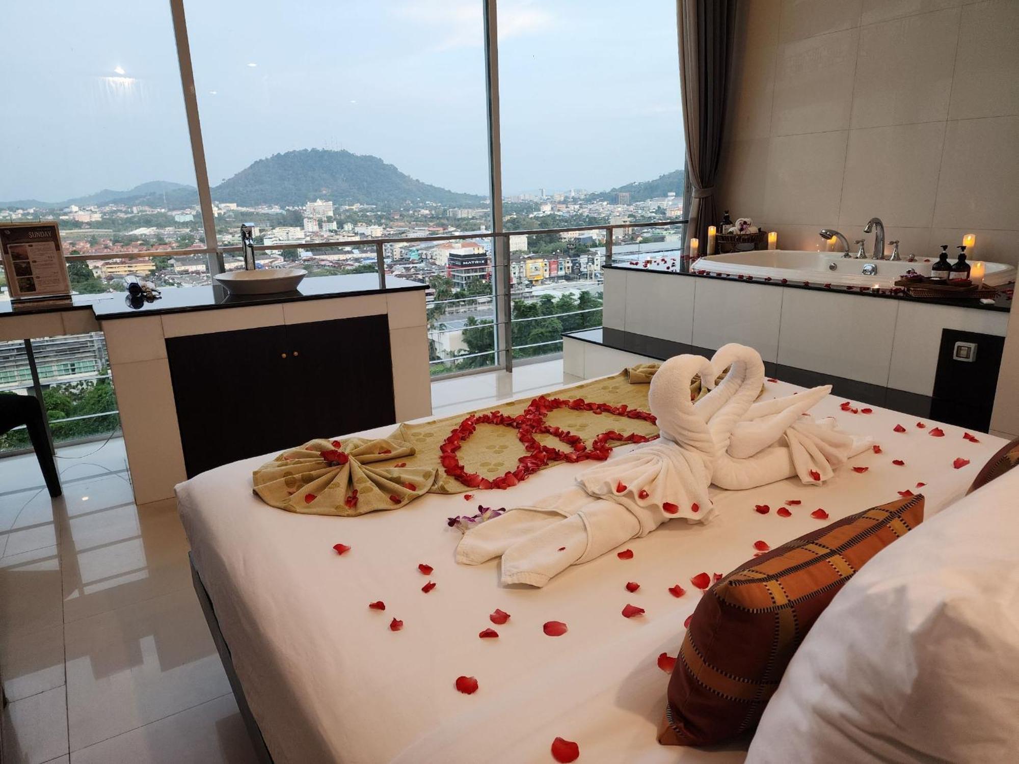 Hilltop Wellness Resort Kathu Eksteriør billede